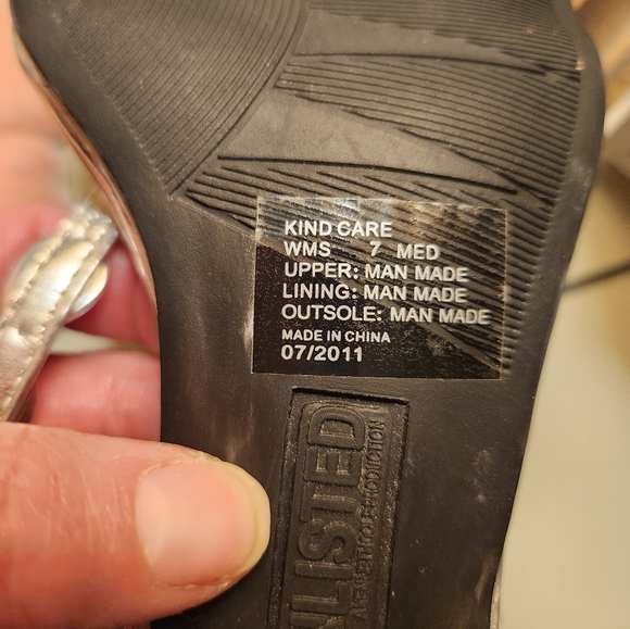 Kenneth Cole Heels Sandals Silver size 7 - Picture 7 of 8